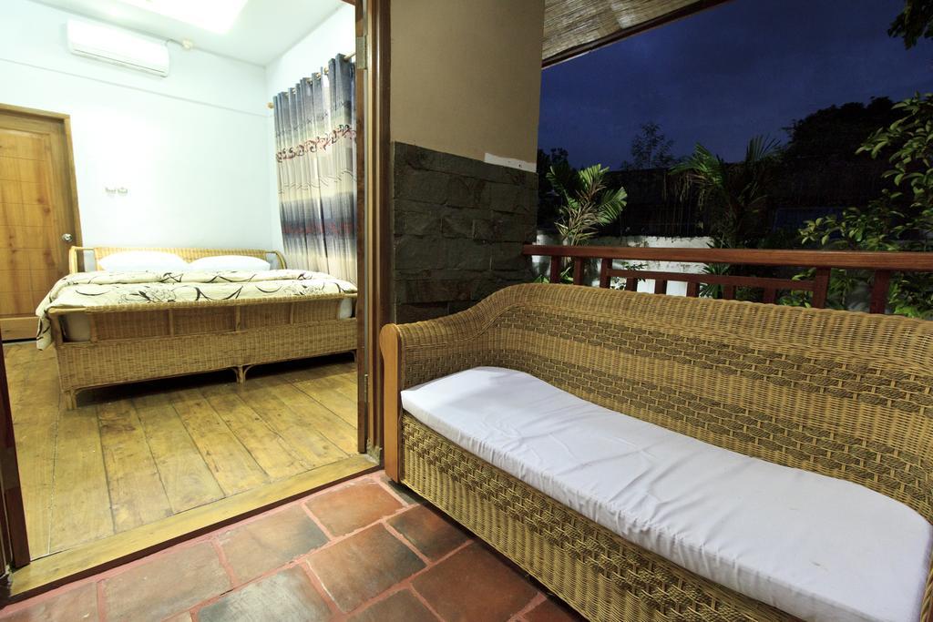 Villa Bale Seni Матарам Экстерьер фото