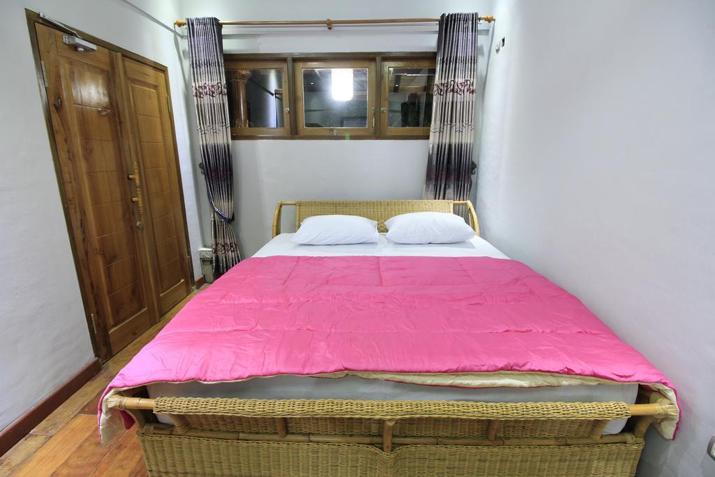 Villa Bale Seni Матарам Экстерьер фото