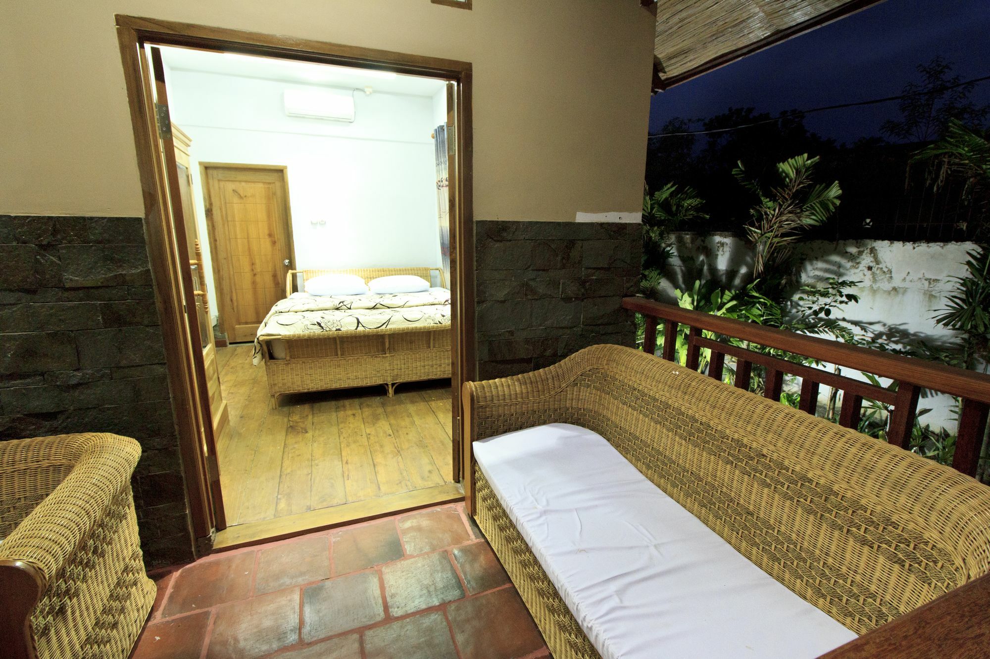 Villa Bale Seni Матарам Экстерьер фото